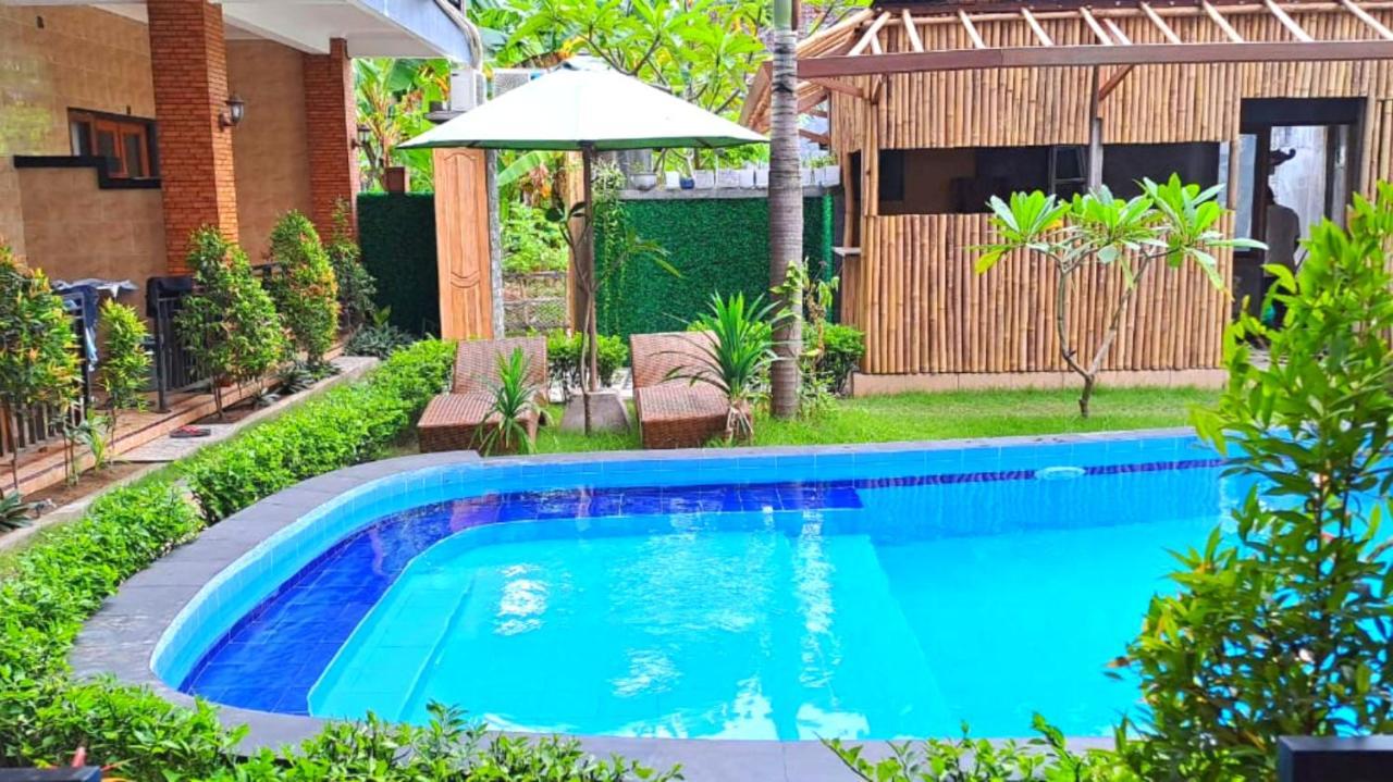 Wahyuga Sari Guest House Nita Salon & Spa Нуса-Лембонган Экстерьер фото