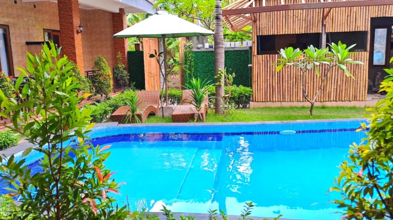 Wahyuga Sari Guest House Nita Salon & Spa Нуса-Лембонган Экстерьер фото